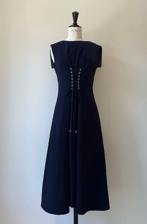 Her lip to Front Lace-Up Midi Dress