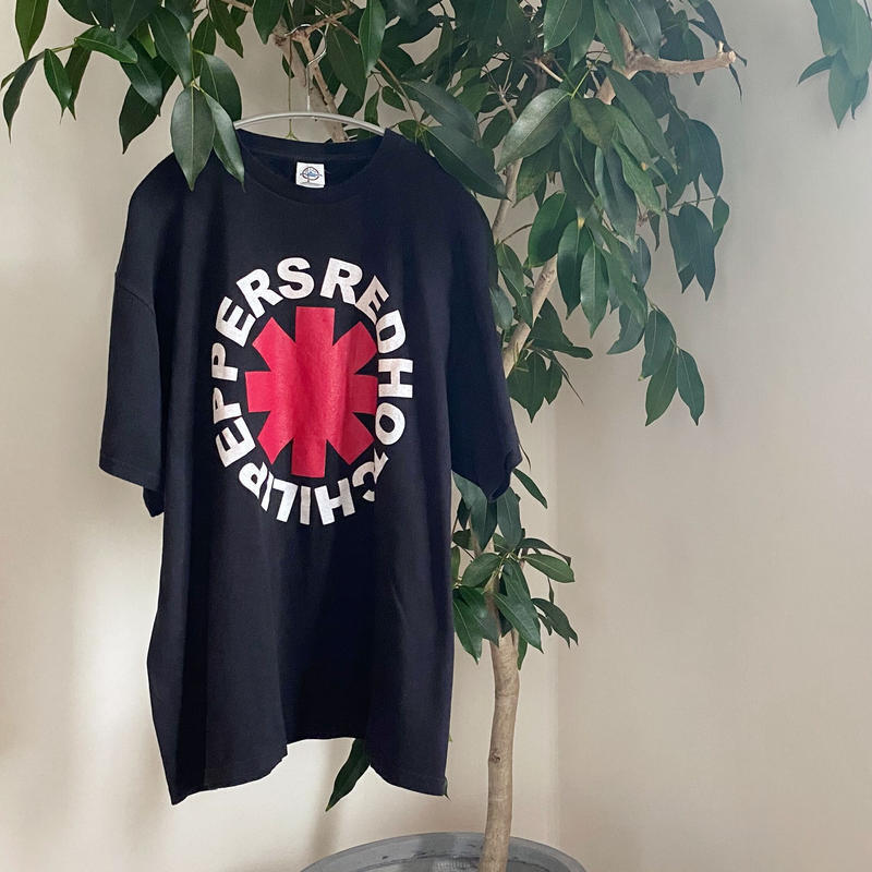 DELTA Red Hot Chili Peppers Band Tee