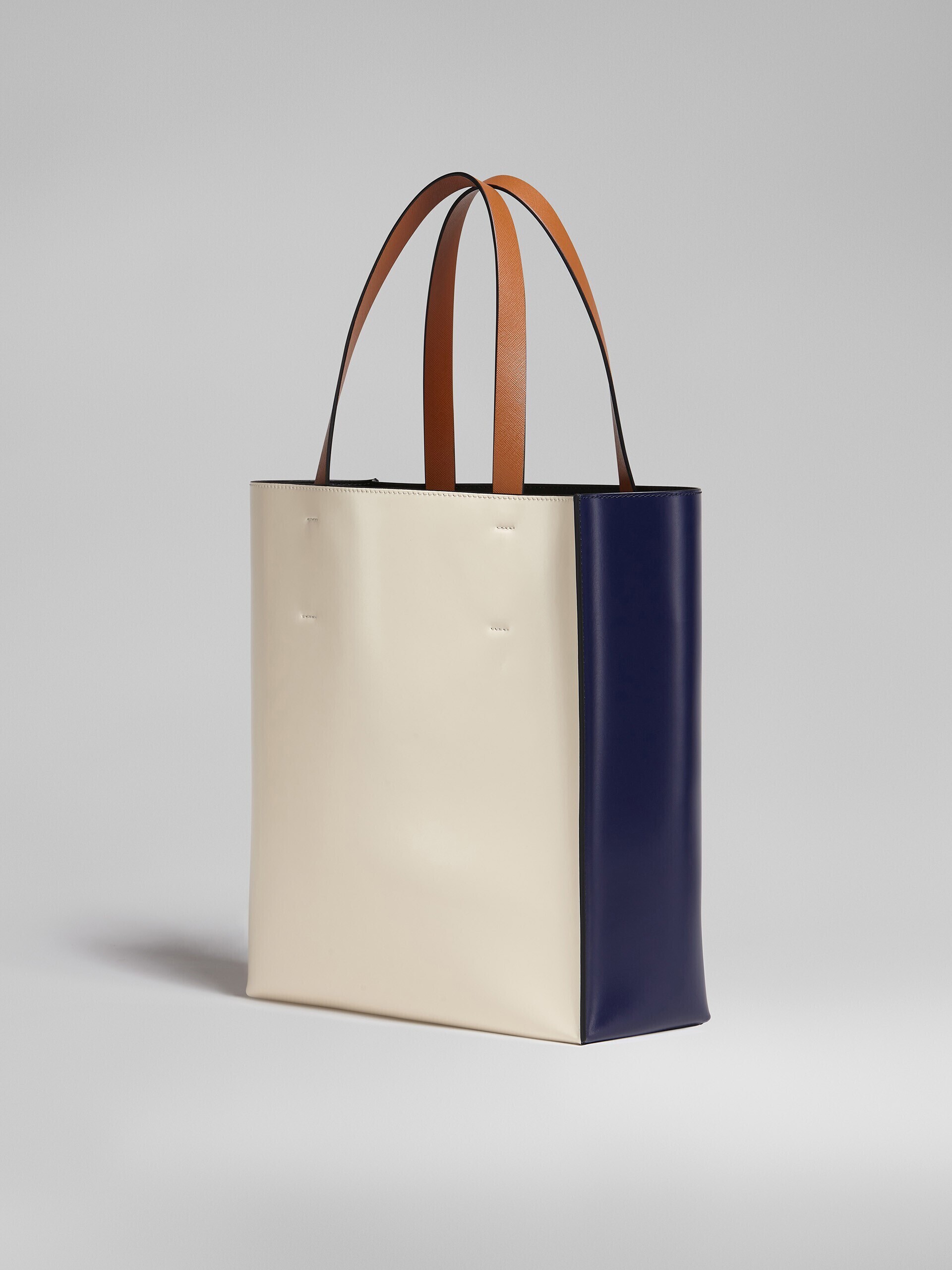 MARNI ブルーホワイト レザー MUSEOラージバッグ