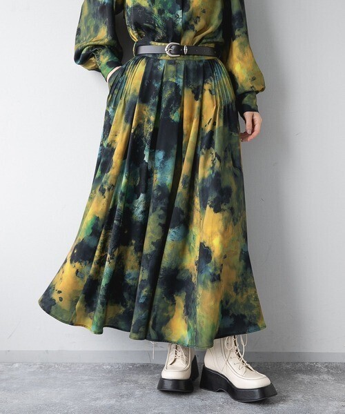 HARE BLURアートタックスカート