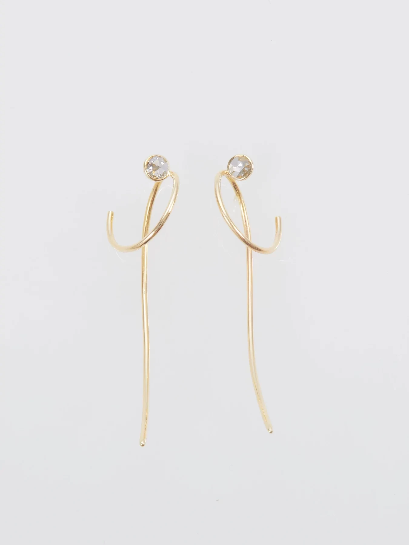 ENEY PHOTON K10 DIAMOND CURVE PIERCED EARRING