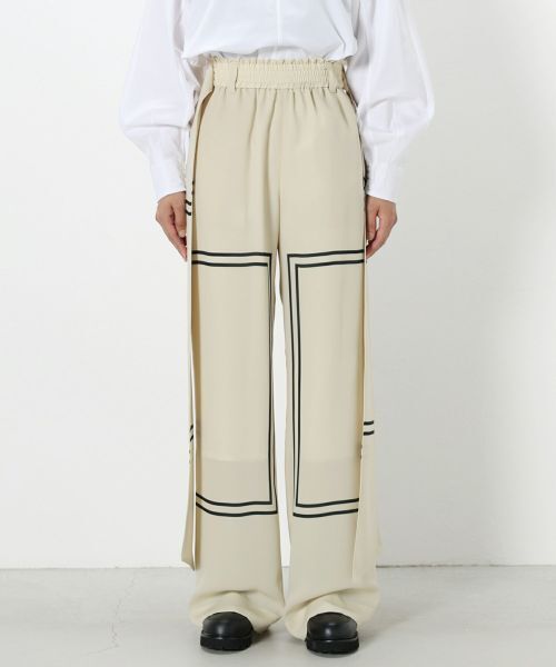 HYKE PRINTED PANTS
