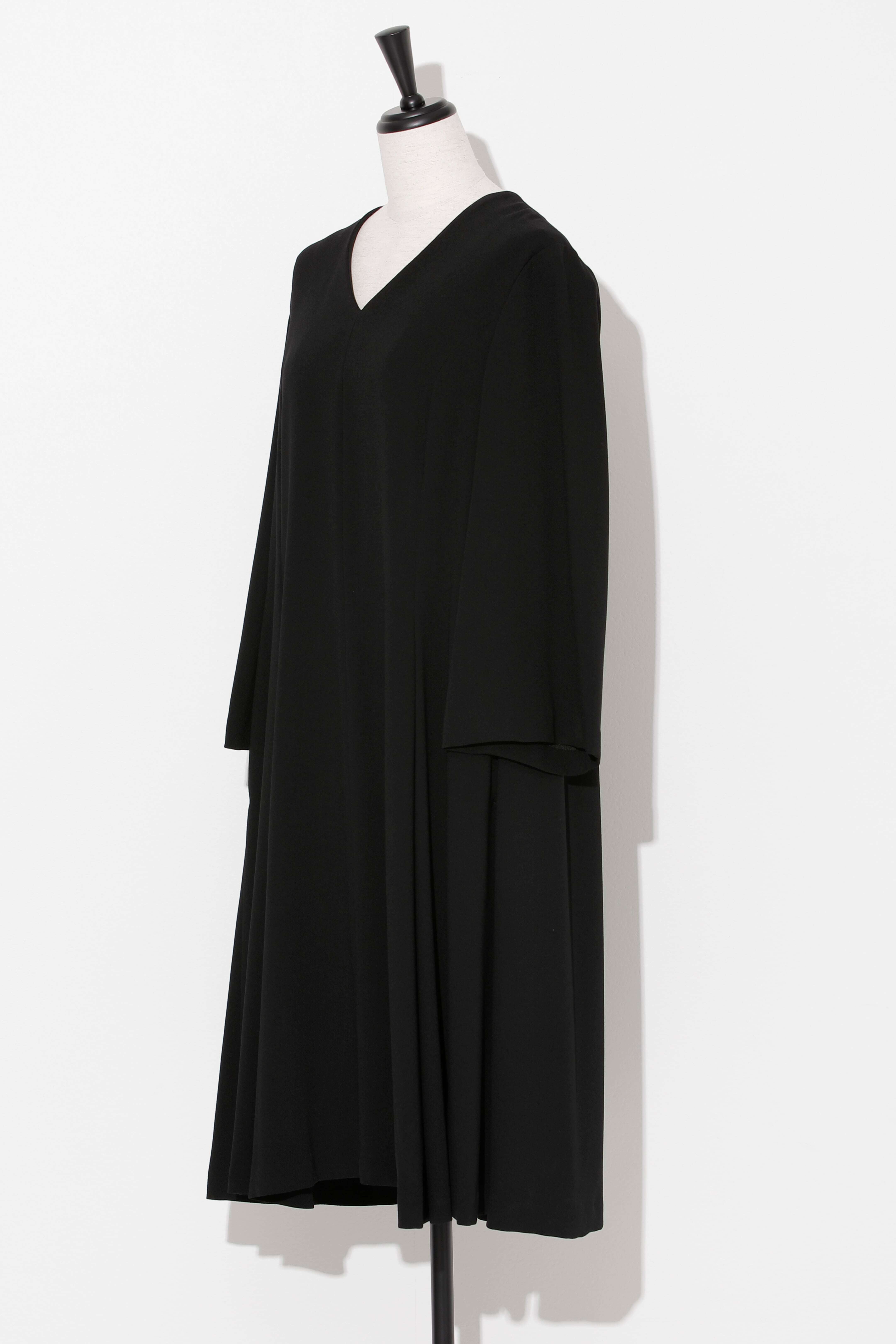 Arobe Back Pearl Dress