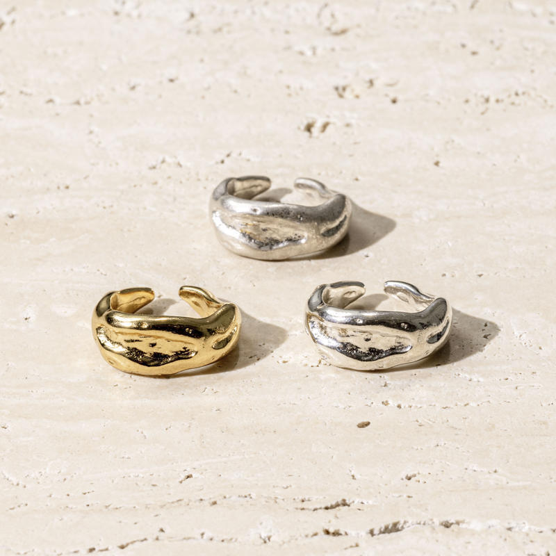 Soierie Mud wall earcuff ring