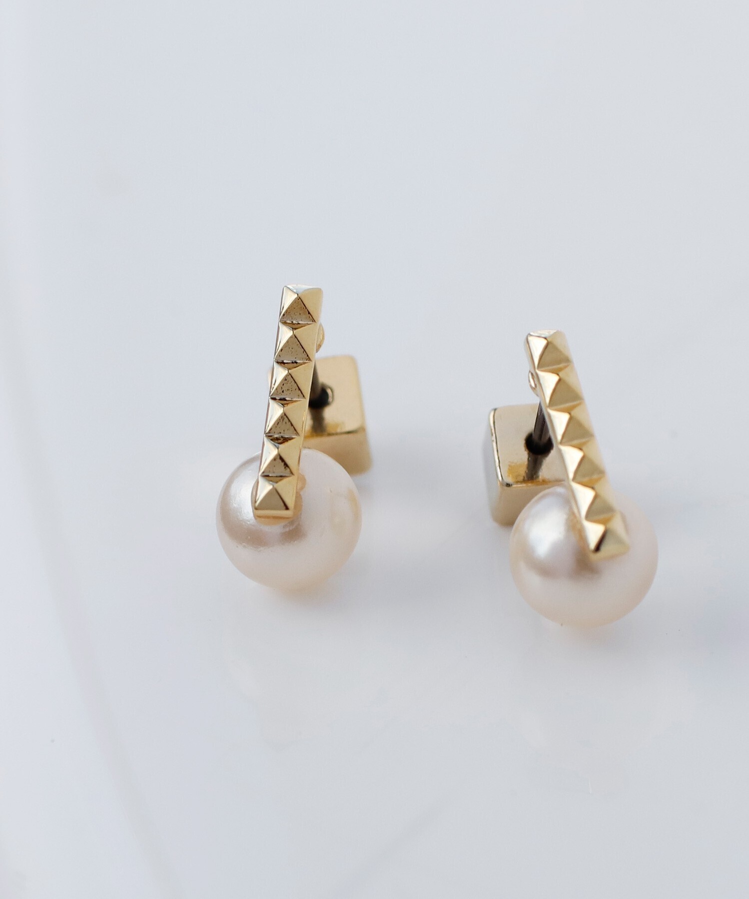 mimi33 貝パール×スタッズピアス[Sheerchic]