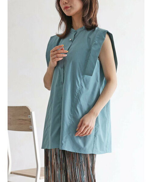 Thevon. スクエアショルダーカットノースリシャツ