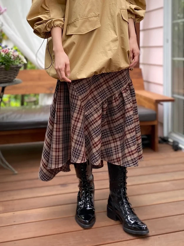 avie Import check design skirt