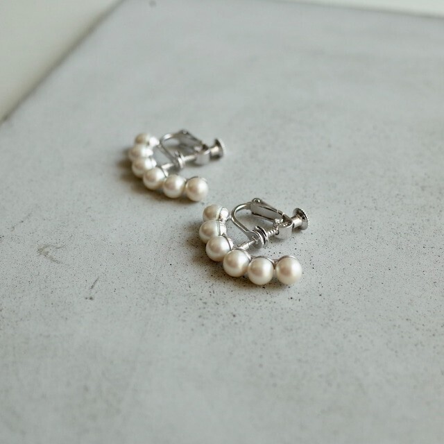 warmth Crescent Pearl Earring