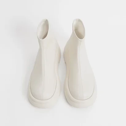 CHARLES & KEITH ノーラ スリッポンアンクルブーツ （Chalk）