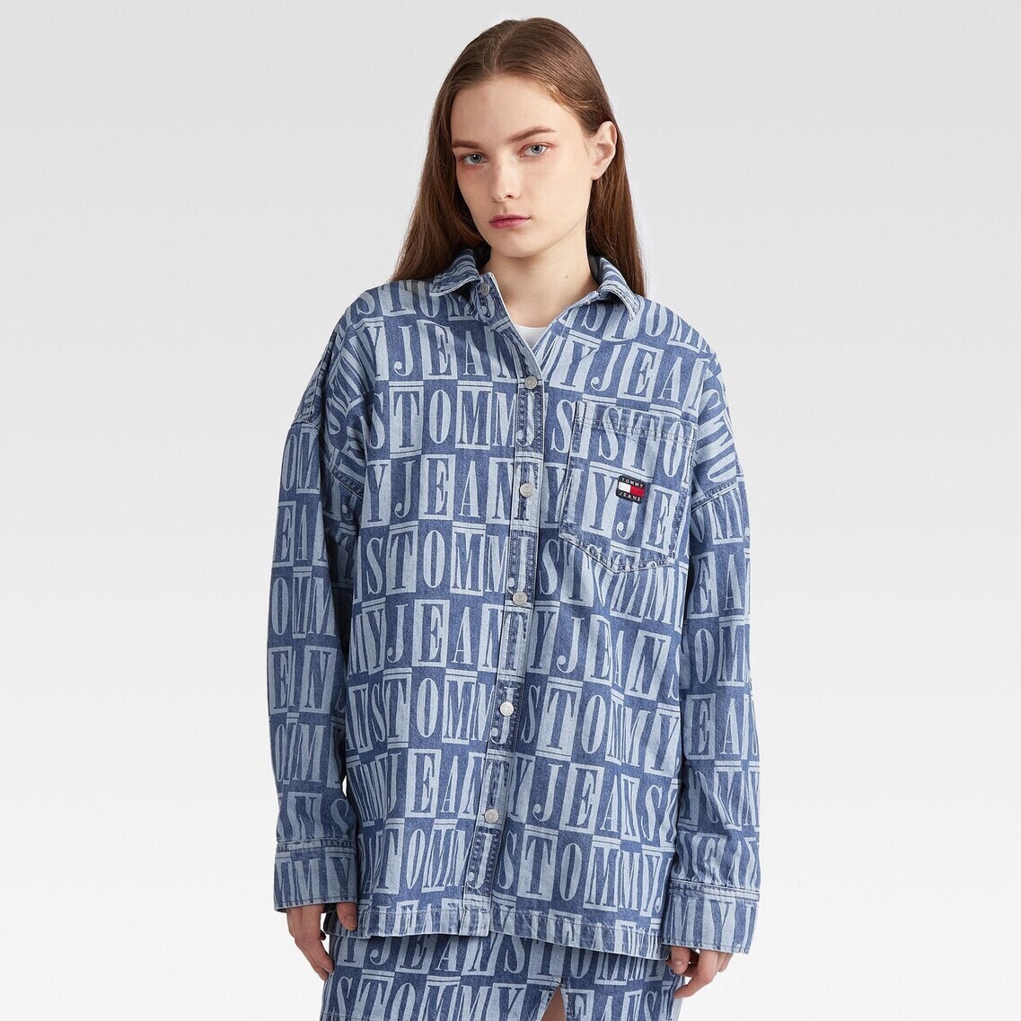 TOMMY JEANS デニムスペルアウトオーバーシャツ