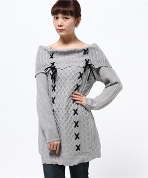 axes femme レースアップオフショルプルオーバー