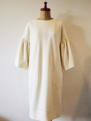 Room no.8 Circular rib big sleeve dress
