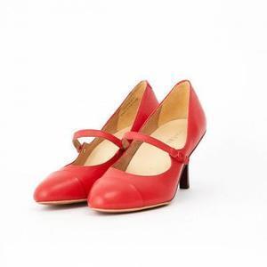 everydayCREA 丸ボタンがかわいいストラップタイプのパンプス(レッド)