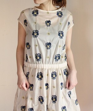 nesessaire パンジー刺繍ワンピース