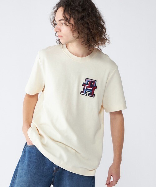 TOMMY HILFIGER モノグラムバッヂTシャツ
