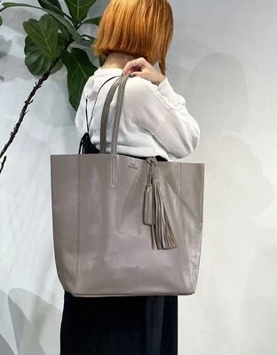 コレカウ | 有村架純さんが海のはじまりで着用されていたバッグ