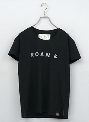 ROSE BUD ロゴプリント半袖Tシャツ "ROAM&"