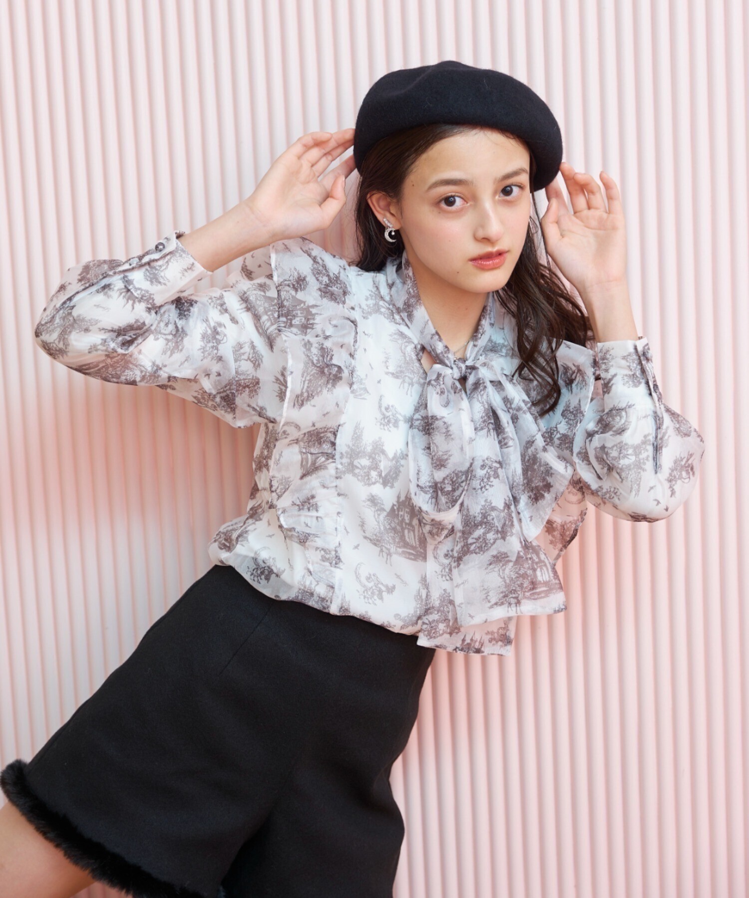 Lovilyn トワルドジュイラッフルリボンブラウス