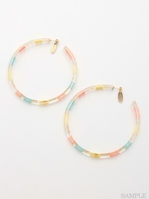 lilLilly [LILICIOUS]ボーダーアクリルフープピアス／イヤリング
