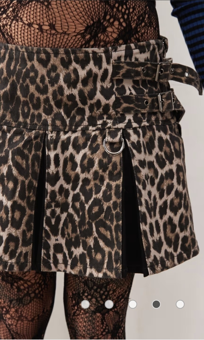 Minga London low rise mini pleated skirt in leopard print