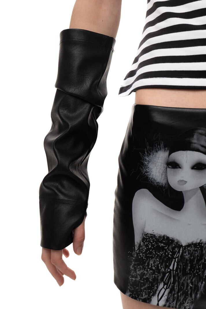 URTE KAT FAUX LEATHER WARMERS
