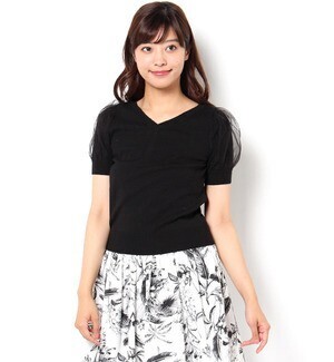 And Couture 半袖チュールVネックプルオーバー