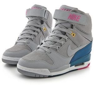 NIKE AIR REVOLUTION SKY HI-007