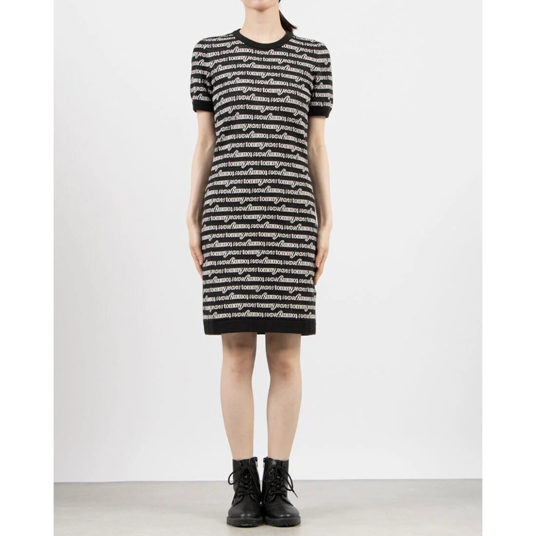 TOMMY HILFIGER TJW SCRIPT AOP SWEATER DRESS