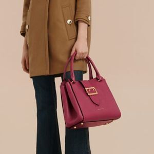 BURBERRY ミディアム バックルトート イン グレイニーレザー ダークプラム