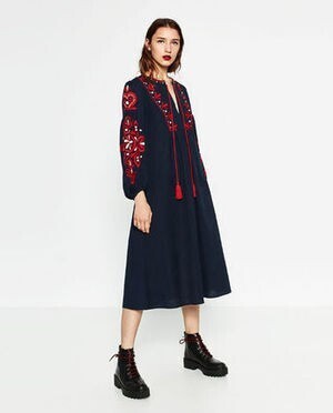 ZARA 刺繍が素敵なワンピース