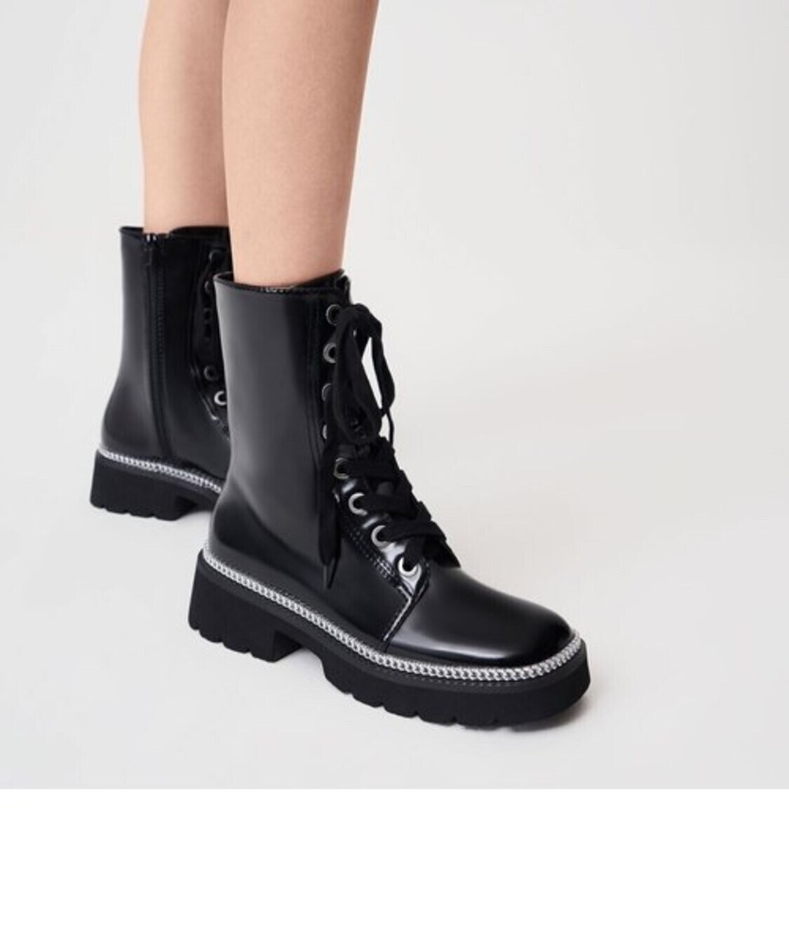 CHARLES & KEITH チェーントリム レースアップアンクルブーツ