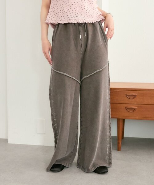w closet スタッツ付裏毛パンツ