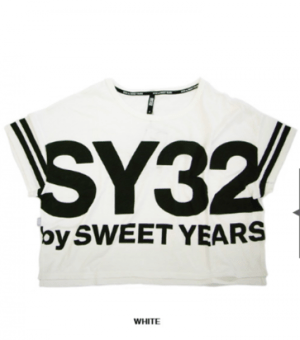 SY32 by SWEET YEARS 【6202-2】Sy32 by SWEET YEARS/ドロップショルダーグラフィックTシャツ