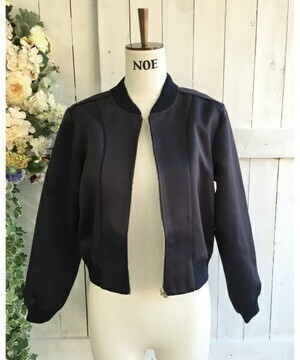 Noela サテンブルゾン