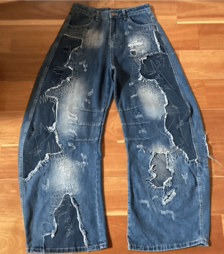 Bling Leads ダメージ加工切替刺繍入バレルレッグデニムパンツ