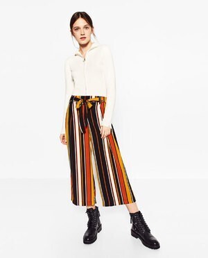ZARA クロップド丈フレアーパンツ