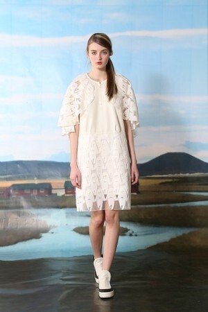 TSUMORI CHISATO ワンピース（Pre-Fall 2016）