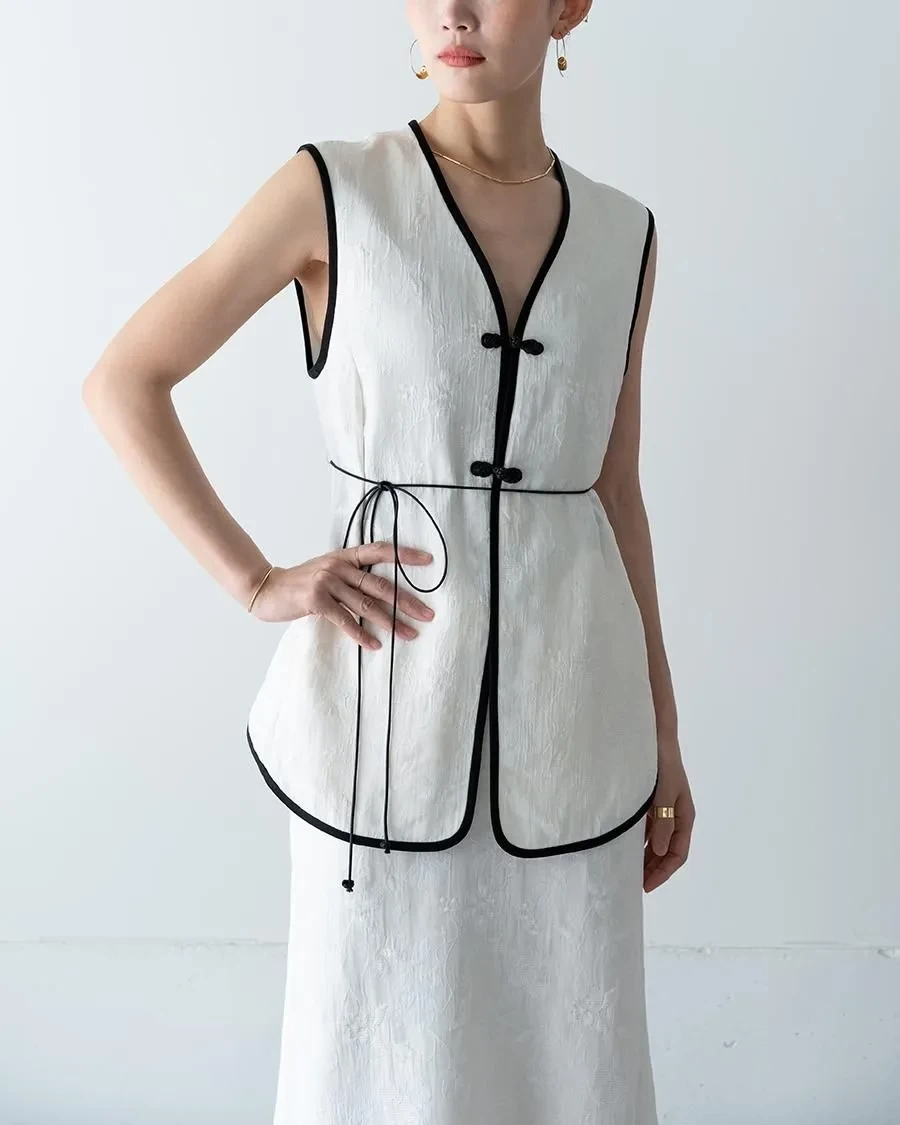 Mame Kurogouchi Raised Jacquard Frog Button Vest