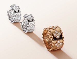 Van Cleef & Arpels ペルレ クローバー リング、ミディアムモデル