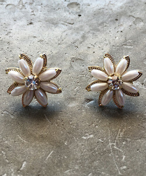 AMIW FLOWER EARRING