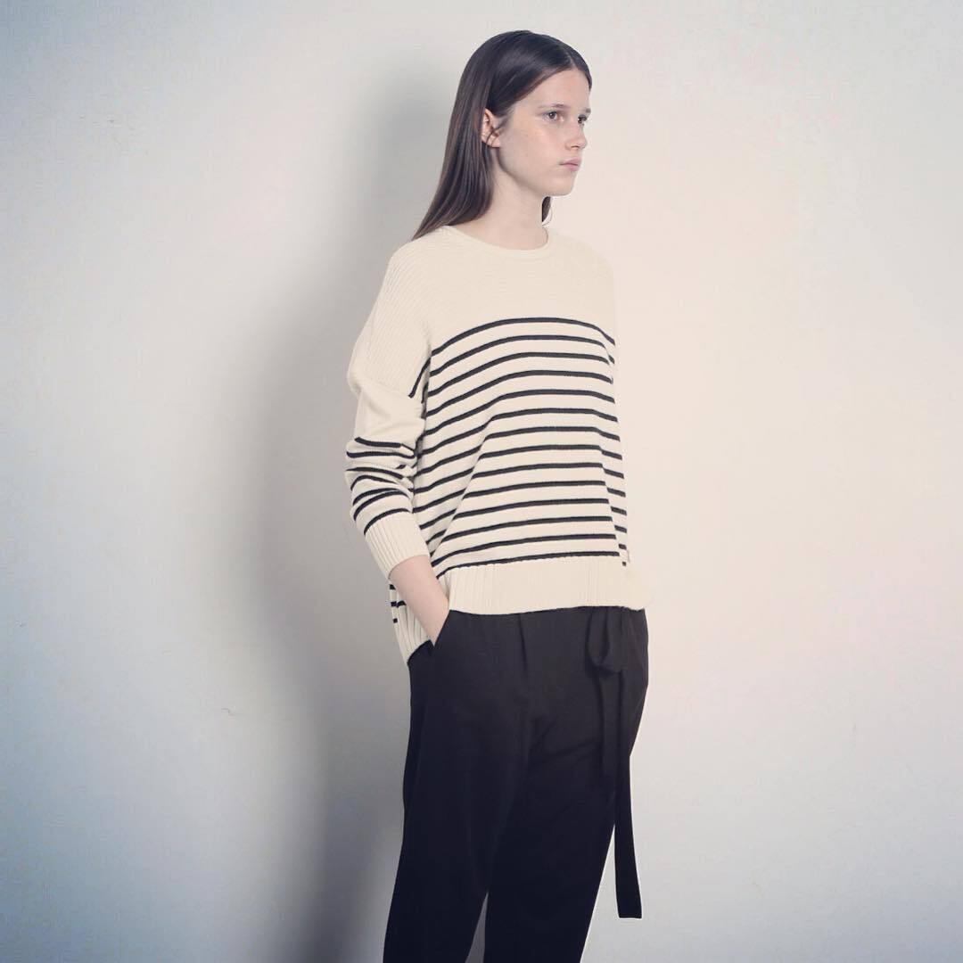 H/standard Big silhouette border knit