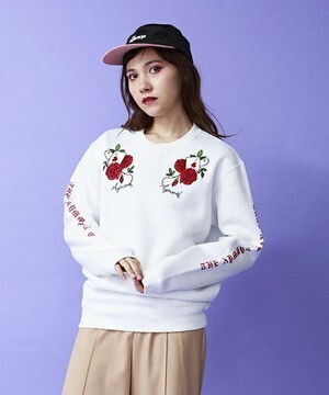Aymmy in the batty girls ROSE & LOVE LETTER スウェット