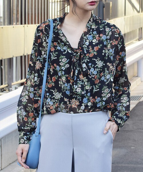 AMERI BOW TIE SPRINKLE BLOUSE