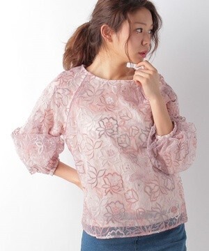 Lily Brown グラデーション刺繍トップス
