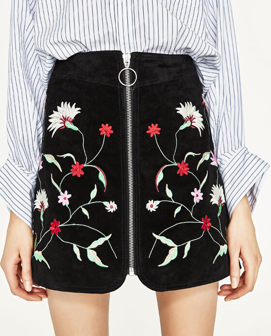 ZARA 刺繍入りスエードミニスカート