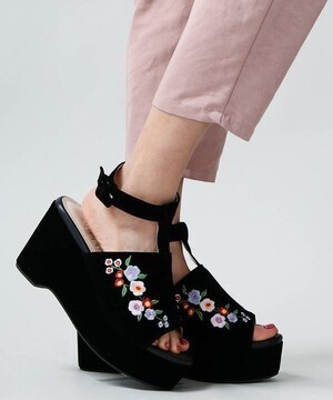 WEGO 刺繍Tストラップサンダル