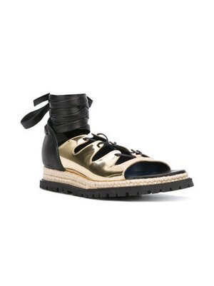sacai レースアップ サンダル