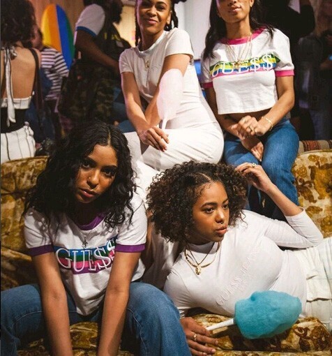GUESS Tシャツ