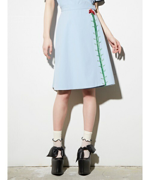 PAMEO POSE SPLIT CARNATION SKIRT