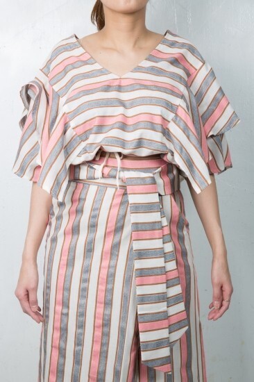 QUINOA BOUTIQUE ストライプフリルブラウス
